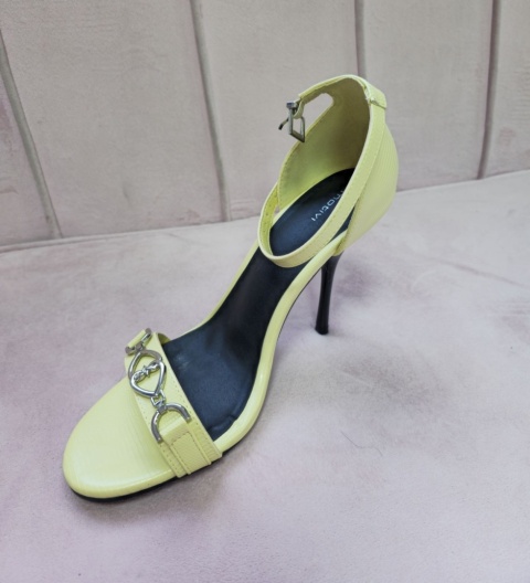 Szpilki Motivi rozm. 39