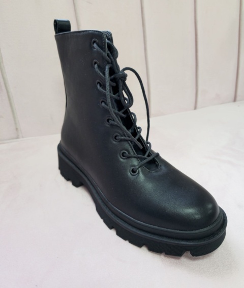 Czarne sznurowane traperki Oltre rozm. 40