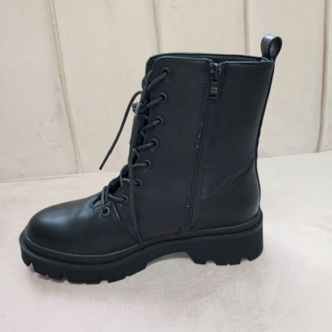 Czarne sznurowane traperki Oltre rozm. 40